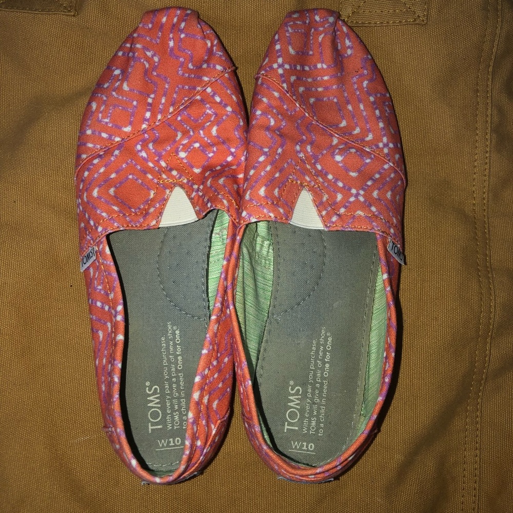 Toms: Salmon